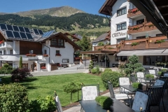Auf der sonnigen Terrasse; © Chesa Monte / René Marschall